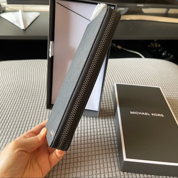 Michael Kors Jet Set Mens Tech Zip Around Wallet - Picture 3 of 7